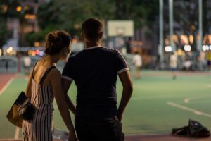 シングルマザーの恋愛、夜のデートが難しい理由とその対策は？